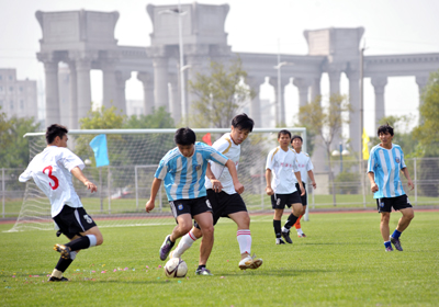 欧冠之夜！AC米兰1-1晋级，时隔16年进4强，皇马2-0，4杀英超豪门｜曼城｜利物浦｜ac米兰｜切尔西队｜那不勒斯｜皇家马德里｜22-23赛季欧冠联赛｜2022-23赛季欧冠抽签_网易订阅